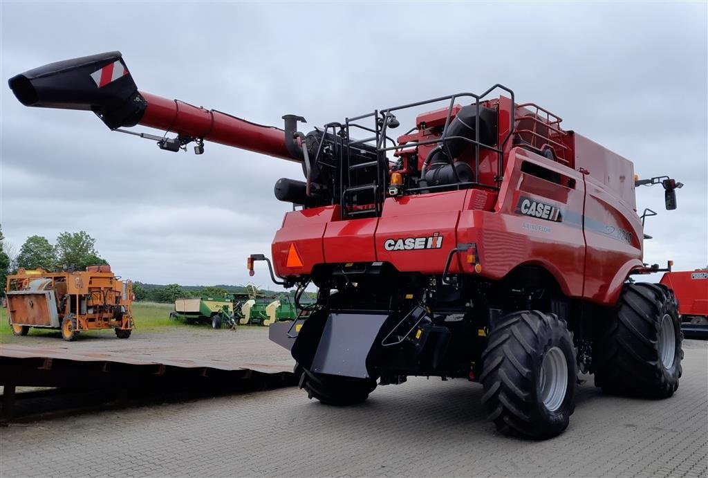 Mähdrescher Türe ait Case IH Axial Flow 8240 med 30 fods Vario skærebord, Gebrauchtmaschine içinde Horsens (resim 3)