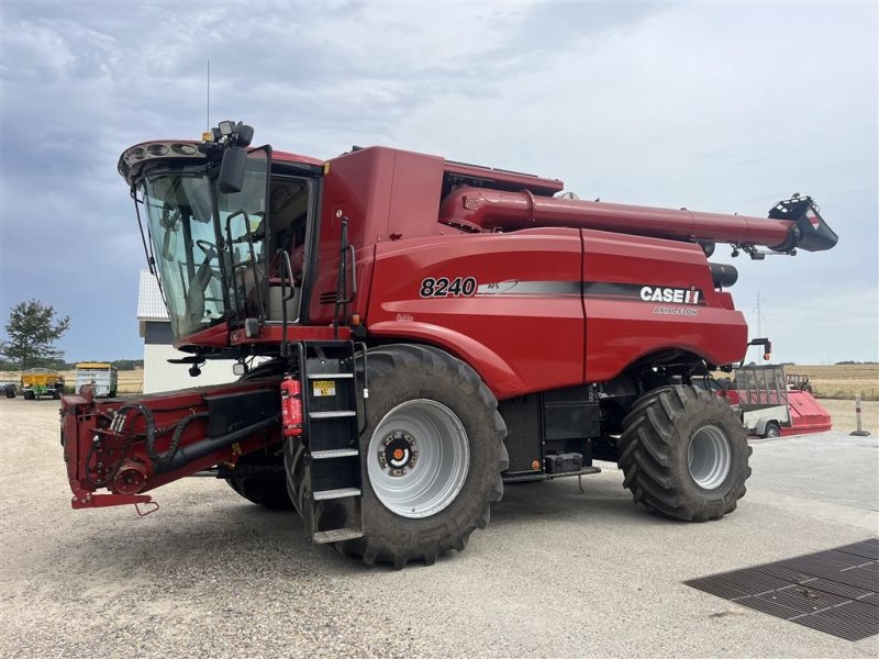 Mähdrescher tipa Case IH Axial Flow 8240 Mejetærsker., Gebrauchtmaschine u Spøttrup (Slika 1)