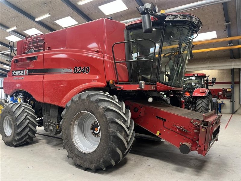 Mähdrescher tip Case IH Axial Flow 8240 Mejetærsker., Gebrauchtmaschine in Spøttrup