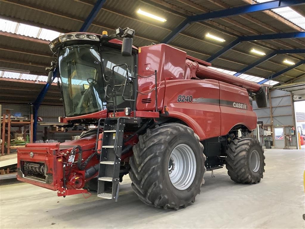 Mähdrescher del tipo Case IH Axial Flow 8240, Gebrauchtmaschine en Roskilde (Imagen 1)