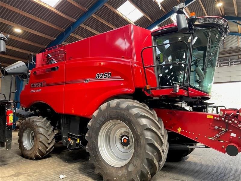 Mähdrescher van het type Case IH AXIAL-FLOW 8250, Gebrauchtmaschine in Aalborg SV (Foto 1)