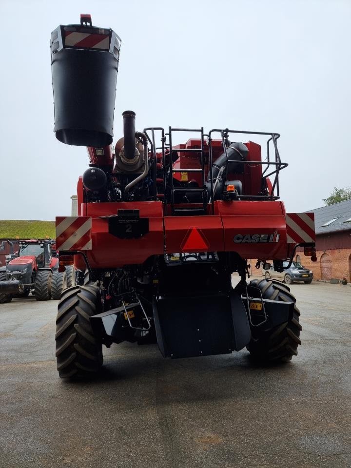 Mähdrescher Türe ait Case IH AXIAL-FLOW 8250, Gebrauchtmaschine içinde Viborg (resim 5)