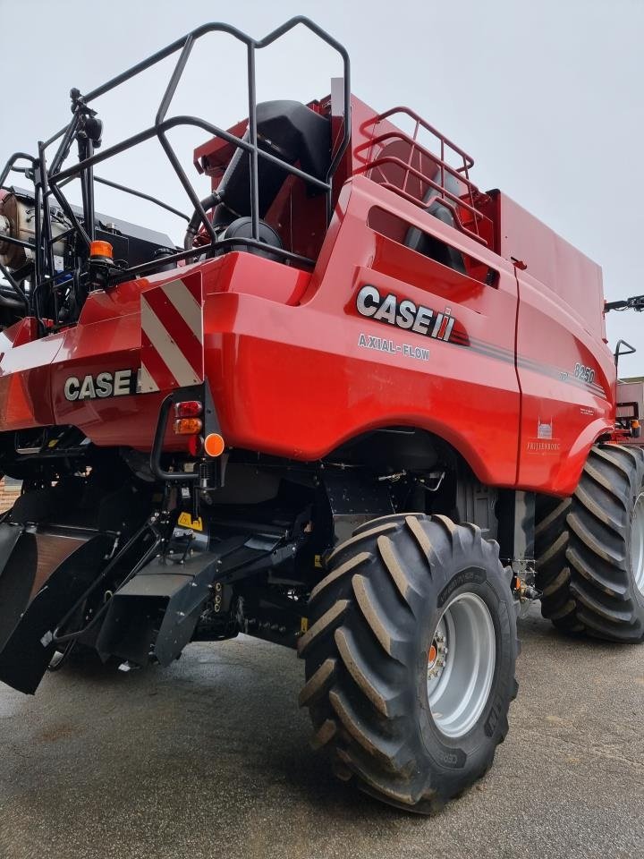 Mähdrescher типа Case IH AXIAL-FLOW 8250, Gebrauchtmaschine в Viborg (Фотография 2)