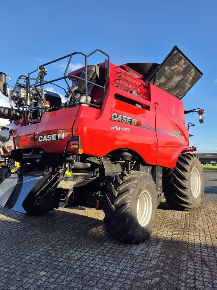 Mähdrescher типа Case IH AXIAL-FLOW 8250, Gebrauchtmaschine в Viborg (Фотография 4)