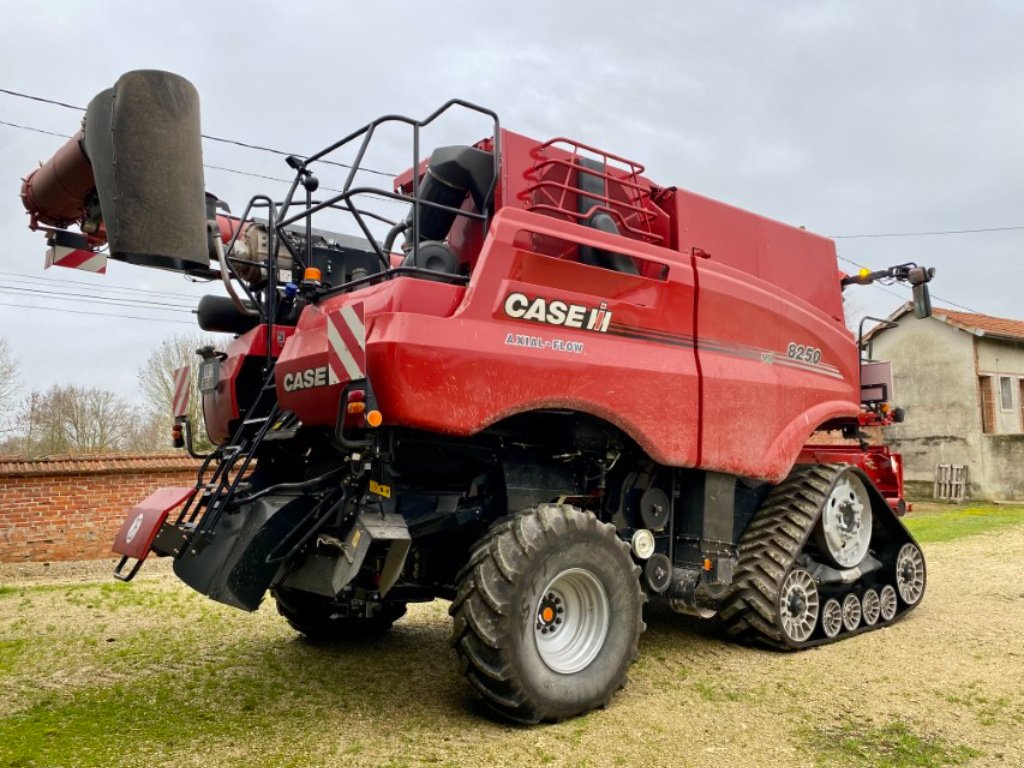 Mähdrescher tip Case IH AXIAL-FLOW 8250, Gebrauchtmaschine in VERT TOULON (Poză 7)