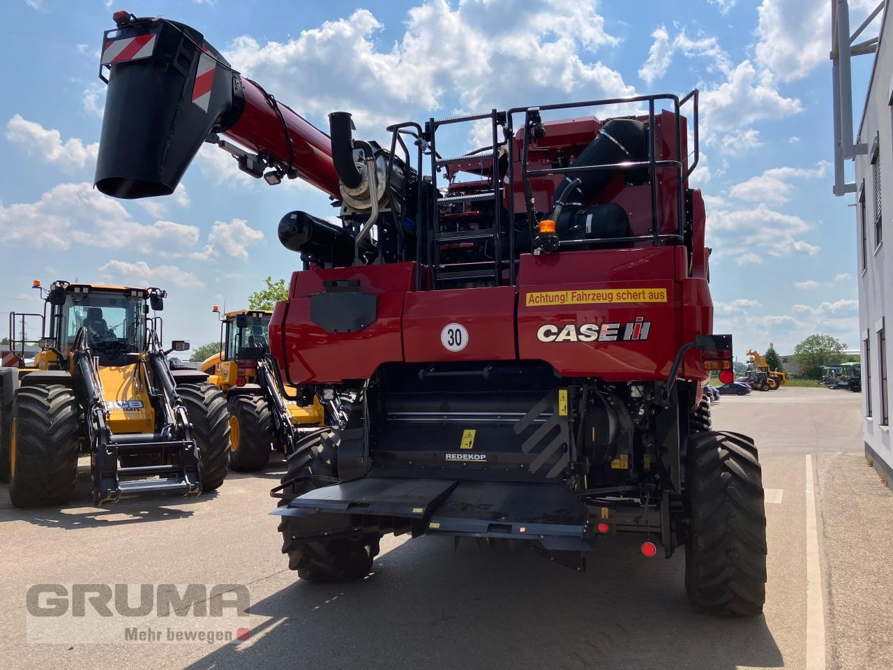 Mähdrescher of the type Case IH Axial-Flow 8250, Neumaschine in Friedberg-Derching (Picture 4)