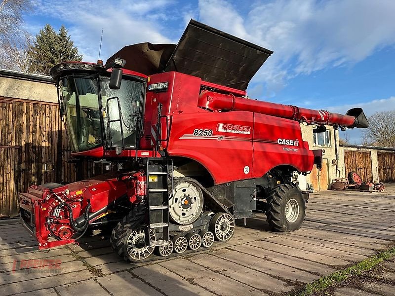 Mähdrescher van het type Case IH Axial Flow 8250, Gebrauchtmaschine in Elleben OT Riechheim (Foto 1)