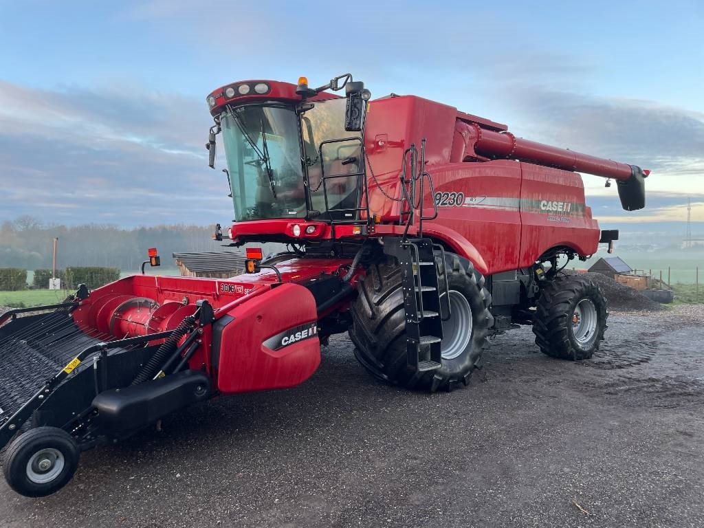 Mähdrescher tip Case IH Axial flow 9230, Gebrauchtmaschine in Mern (Poză 2)