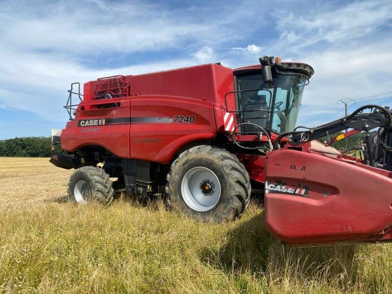 Mähdrescher tip Case IH AXIAL-FLOW7240, Gebrauchtmaschine in CHAUMONT (Poză 1)