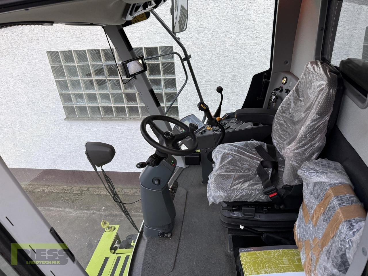 Mähdrescher typu CLAAS AVERO 240 APS + VARIO 500, Gebrauchtmaschine w Homberg (Ohm) - Maulbach (Zdjęcie 4)