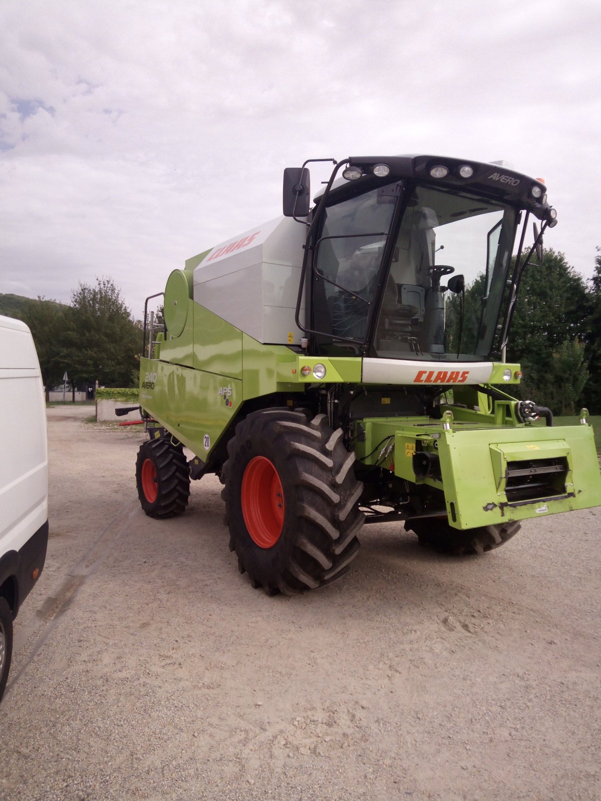 Mähdrescher typu CLAAS Avero 240 APS, Gebrauchtmaschine v Furth im Wald (Obrázok 2)