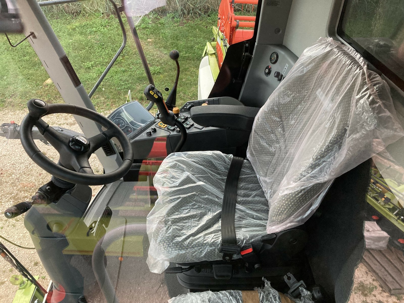 Mähdrescher za tip CLAAS AVERO 240 - STAGE V LOC, Gebrauchtmaschine u NOGENT (Slika 5)