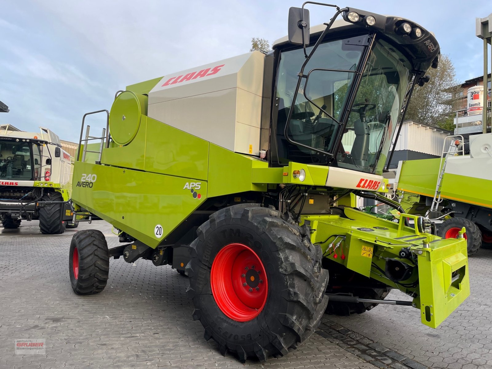 Mähdrescher van het type CLAAS Avero 240, Gebrauchtmaschine in Dorfen (Foto 3)