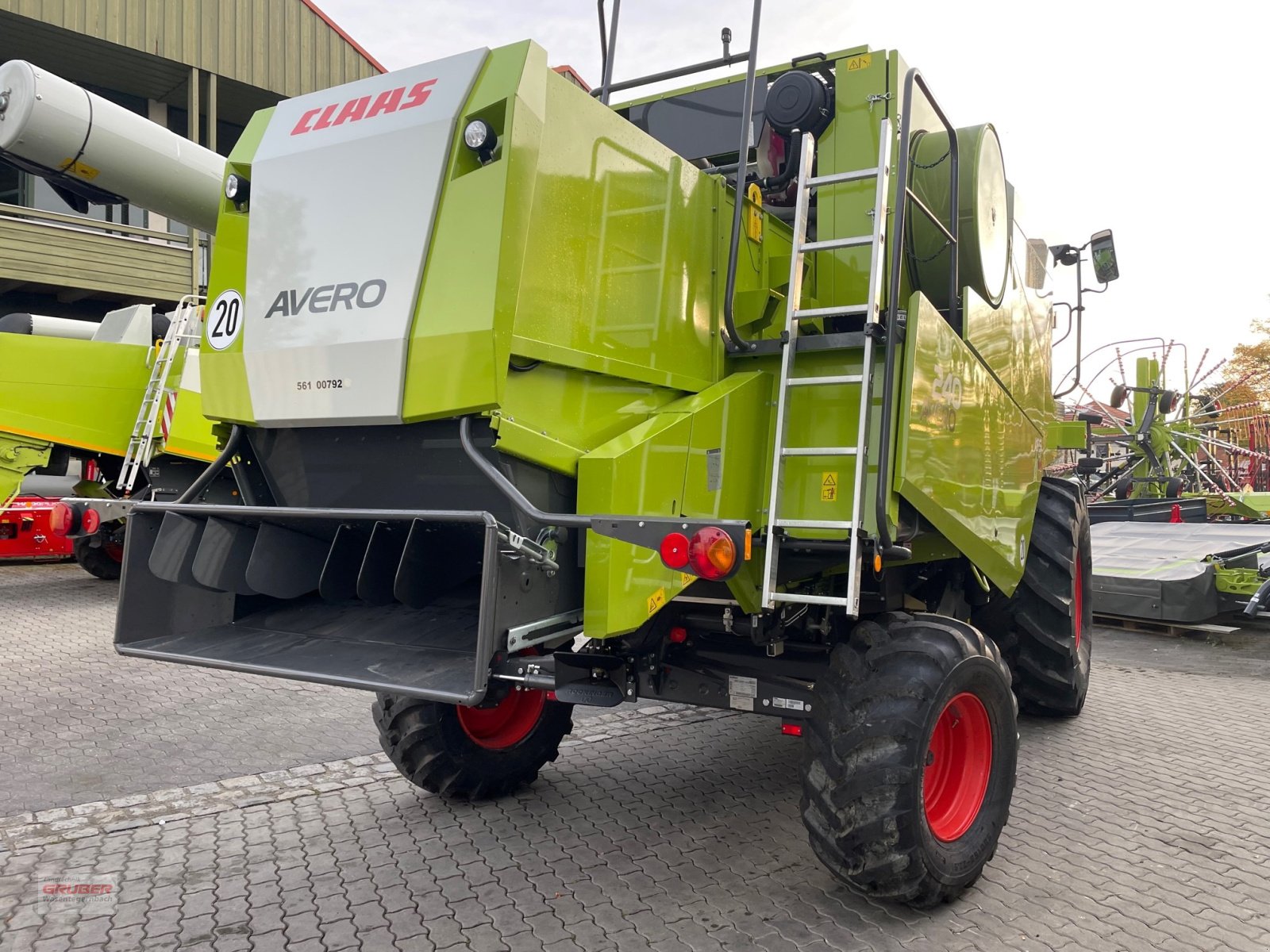 Mähdrescher van het type CLAAS Avero 240, Gebrauchtmaschine in Dorfen (Foto 5)