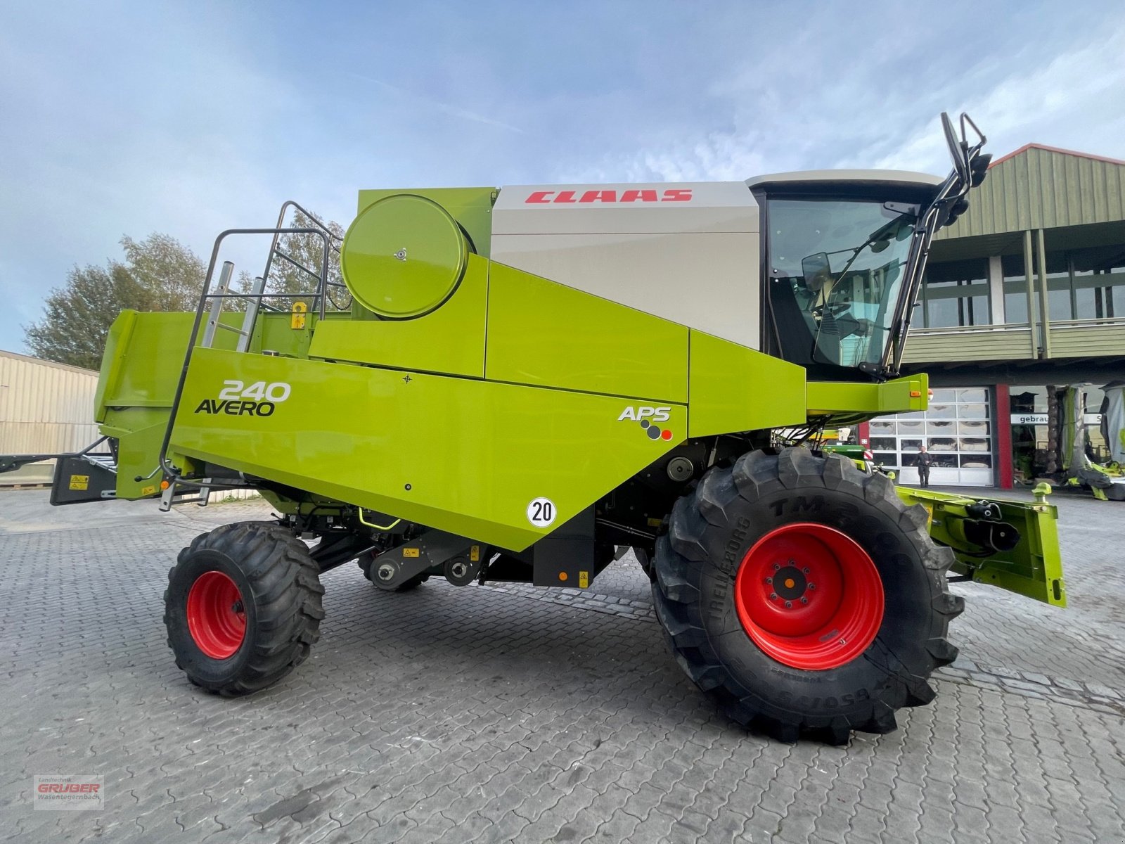 Mähdrescher des Typs CLAAS Avero 240, Gebrauchtmaschine in Dorfen (Bild 4)