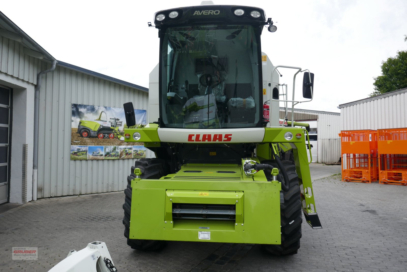 Mähdrescher du type CLAAS Avero 240, Gebrauchtmaschine en Dorfen (Photo 2)