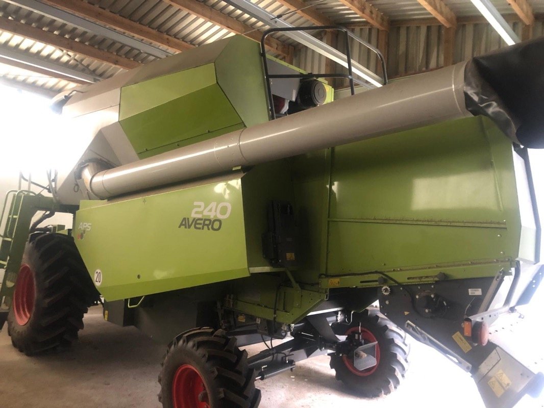 Mähdrescher del tipo CLAAS Avero 240, Gebrauchtmaschine en Elmenhorst-Lanken (Imagen 2)