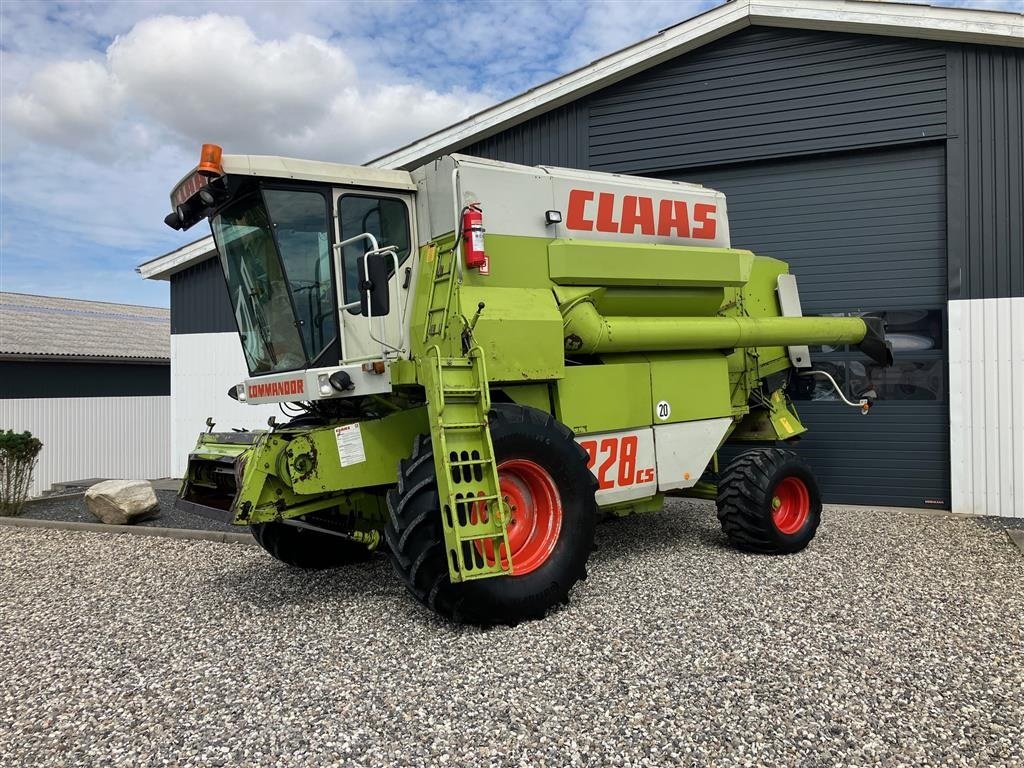 Mähdrescher des Typs CLAAS COMMANDOR 228 CS, Gebrauchtmaschine in Thorsø (Bild 1)