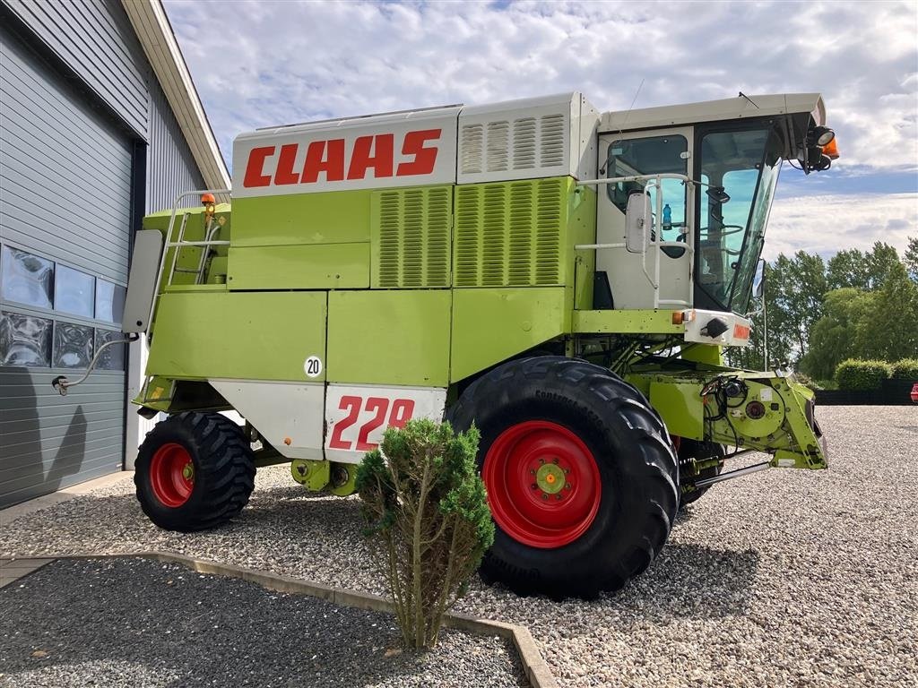 Mähdrescher des Typs CLAAS COMMANDOR 228 CS, Gebrauchtmaschine in Thorsø (Bild 5)