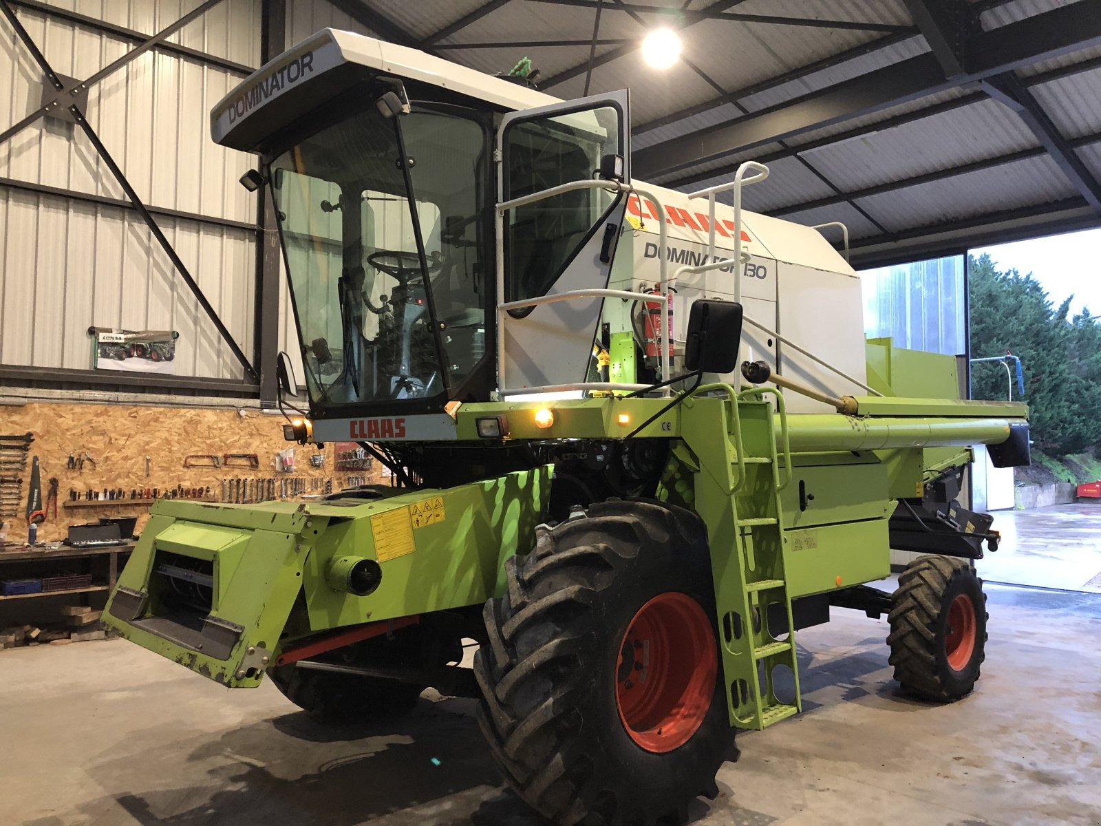 Mähdrescher tip CLAAS Dominator 130, Gebrauchtmaschine in CONNANTRE (Poză 3)