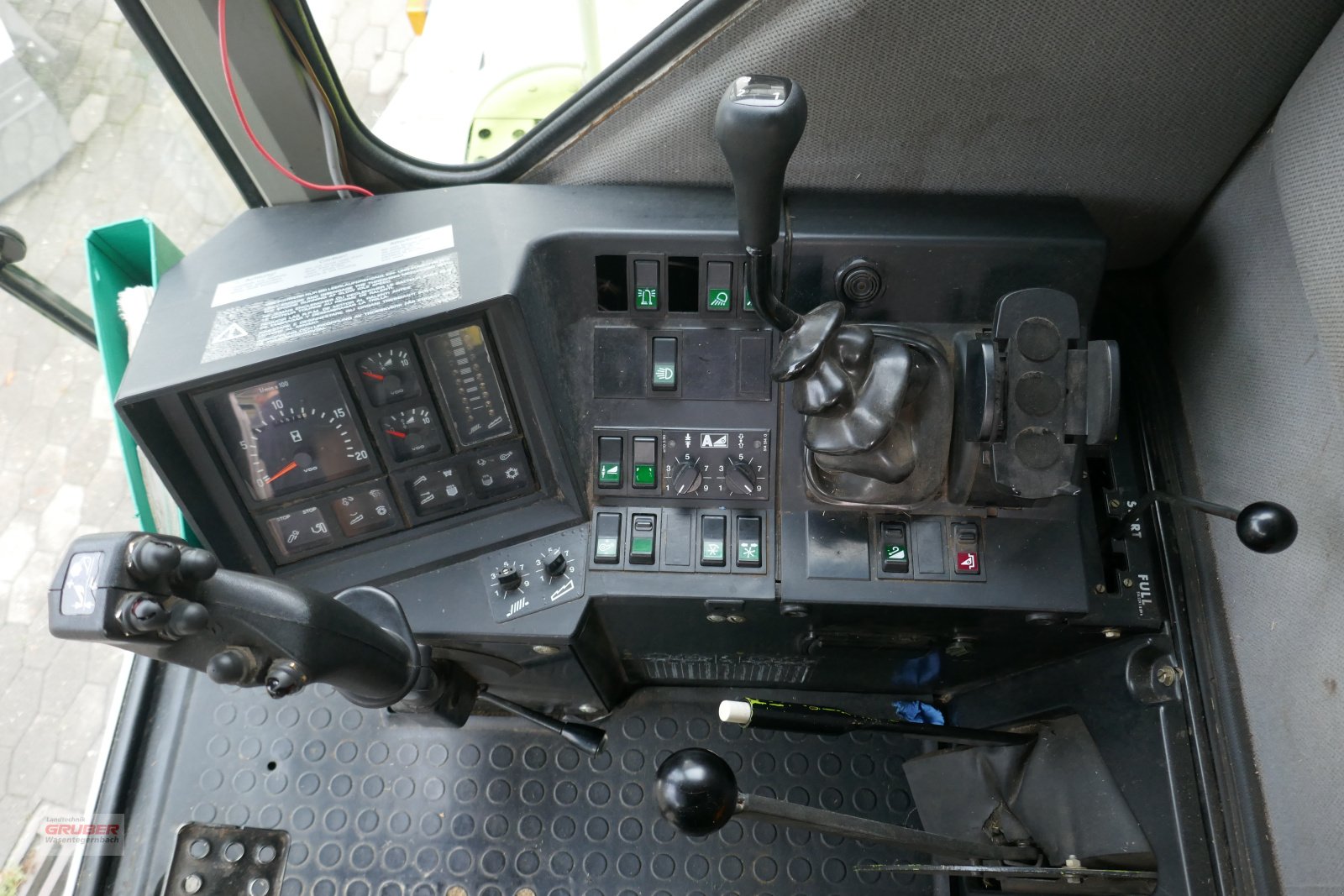 Mähdrescher des Typs CLAAS Dominator 208 Mega, Gebrauchtmaschine in Dorfen (Bild 8)