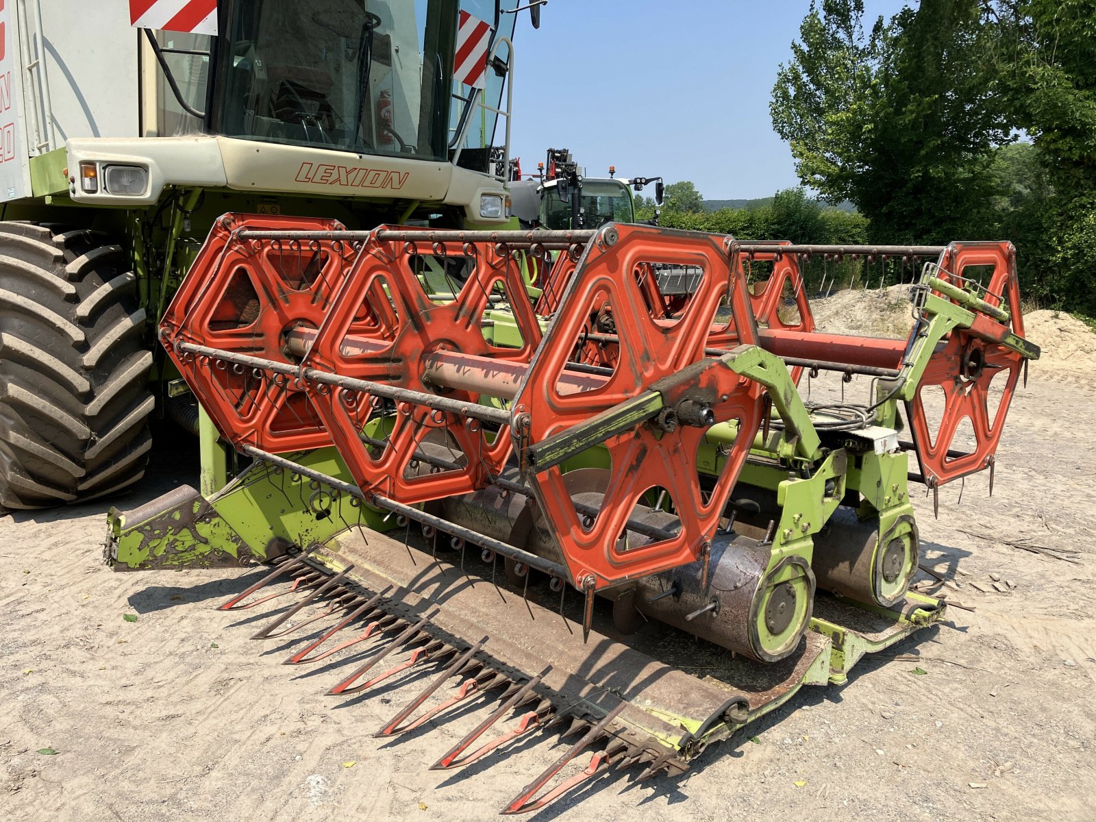 Mähdrescher tip CLAAS LEXION 420, Gebrauchtmaschine in BLENDECQUES (Poză 5)