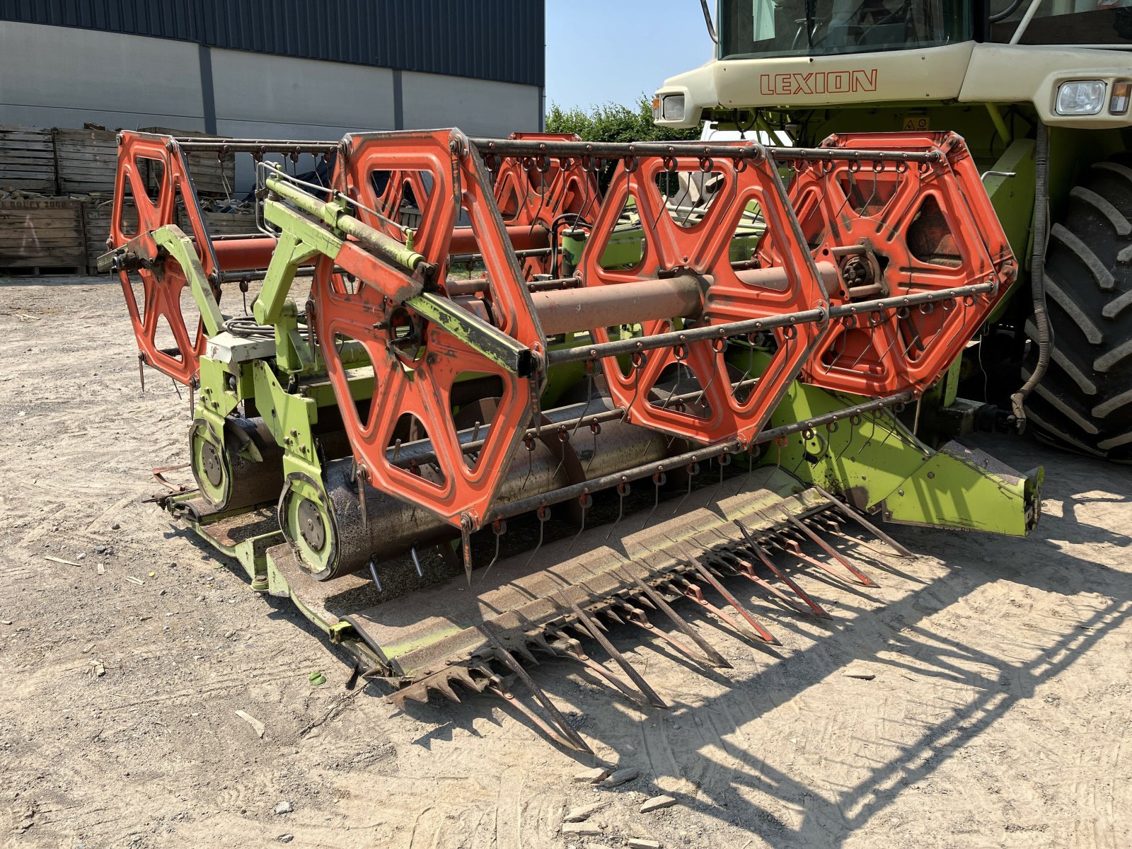 Mähdrescher del tipo CLAAS LEXION 420, Gebrauchtmaschine en BLENDECQUES (Imagen 3)