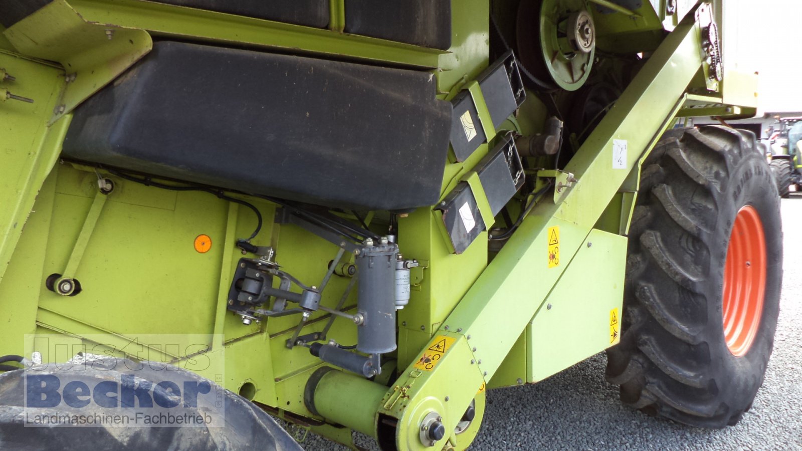 Mähdrescher van het type CLAAS Lexion 440 CEBIS, Gebrauchtmaschine in Weimar-Niederwalgern (Foto 10)