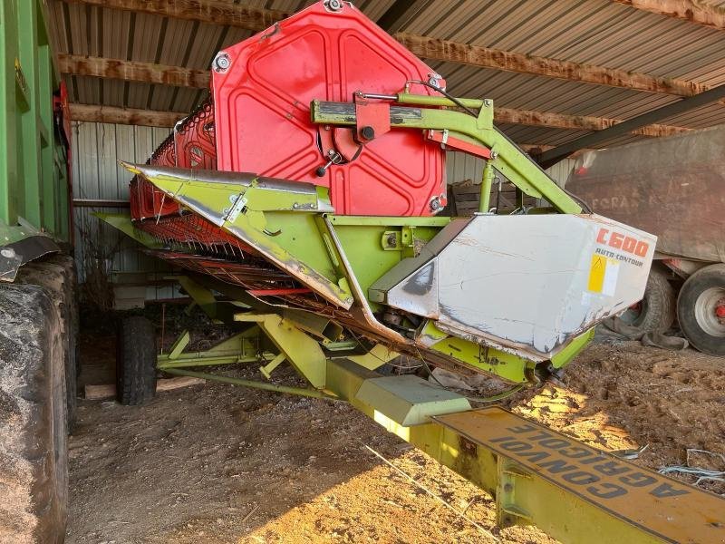 Mähdrescher typu CLAAS LEXION 440, Gebrauchtmaschine w BRAY en Val (Zdjęcie 3)