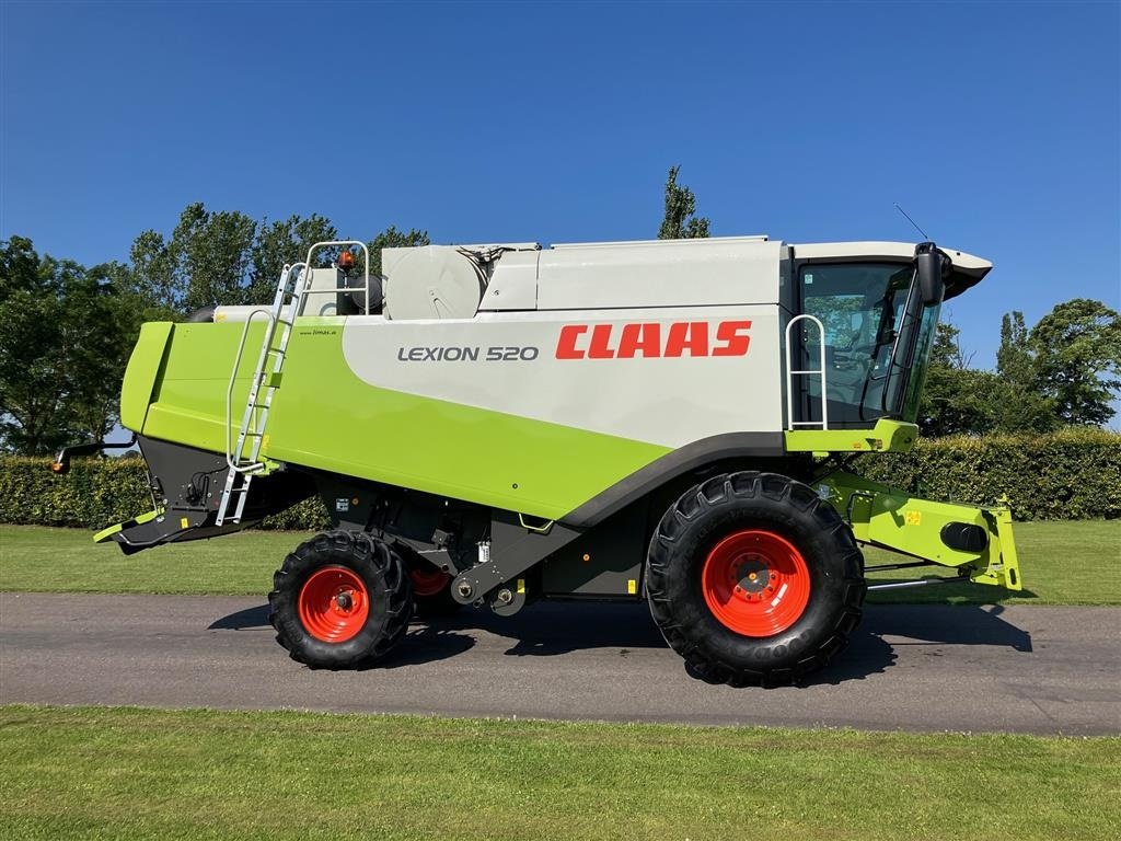 Mähdrescher del tipo CLAAS LEXION 520, Gebrauchtmaschine en Thorsø (Imagen 2)