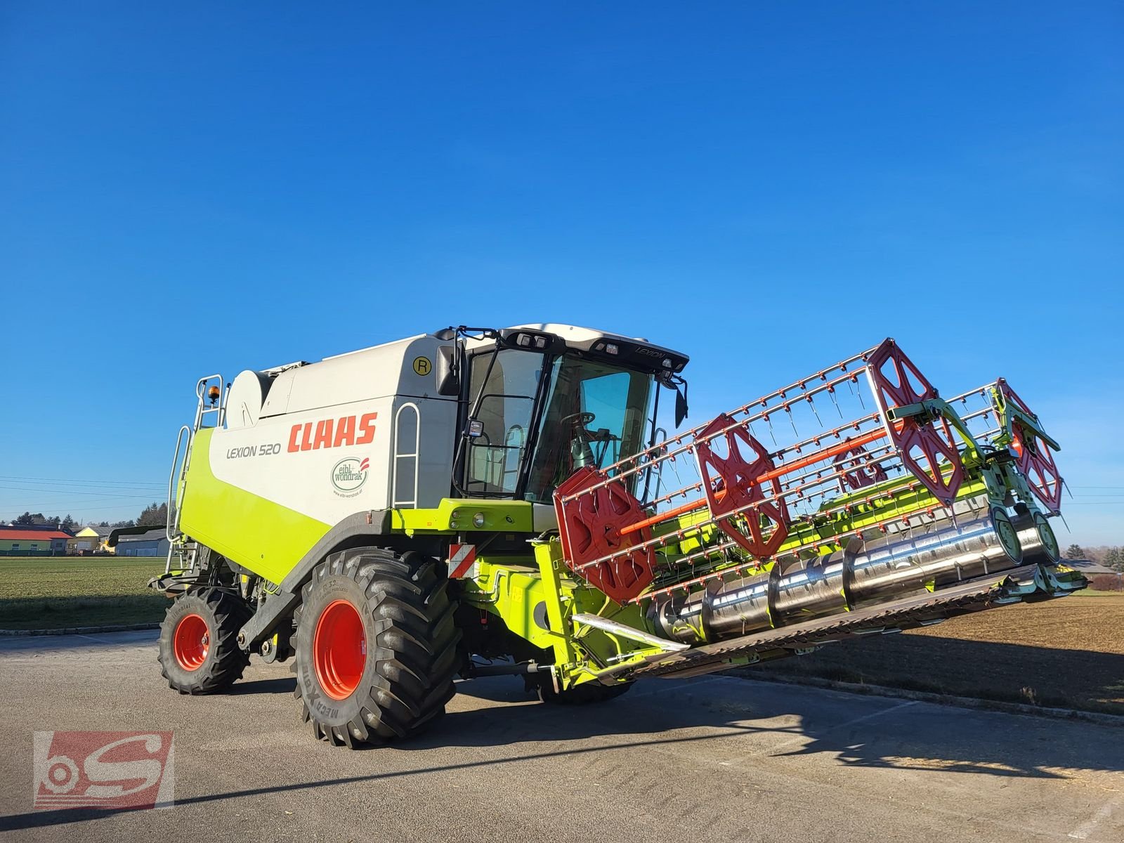 Mähdrescher des Typs CLAAS Lexion 520, Gebrauchtmaschine in Offenhausen (Bild 3)