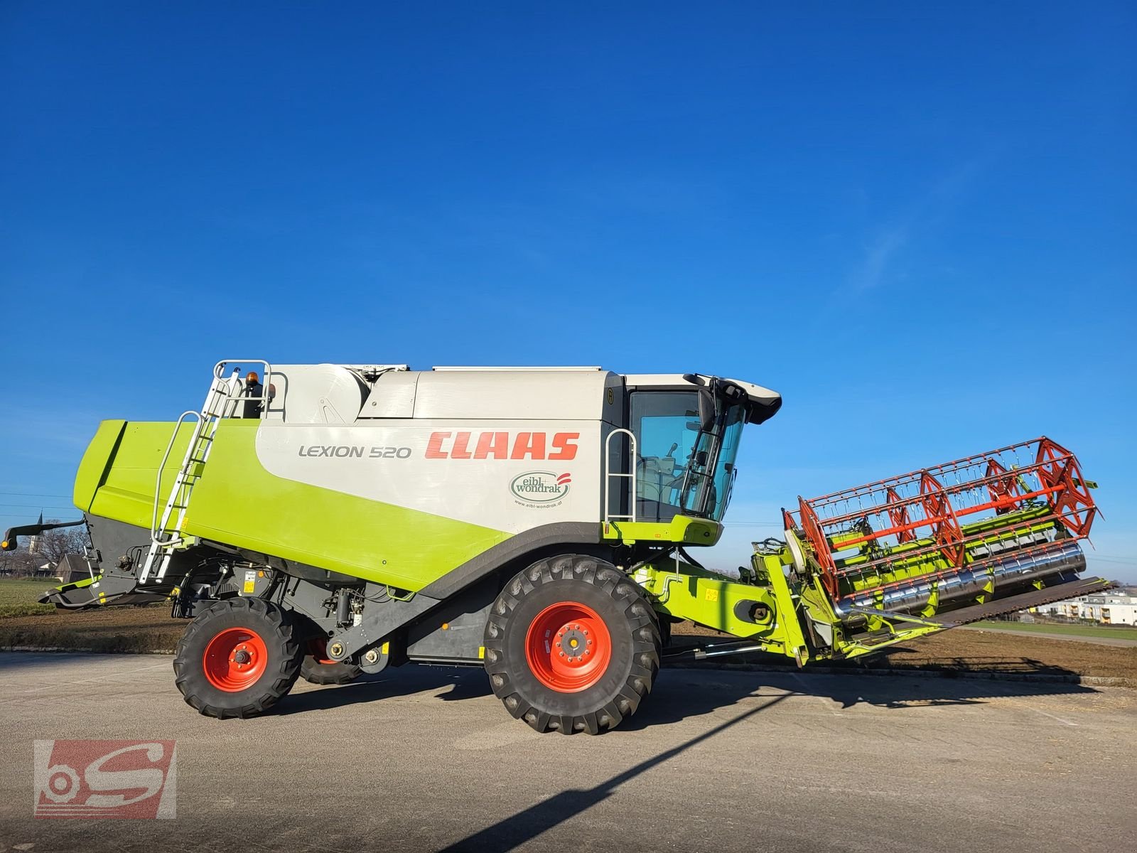 Mähdrescher des Typs CLAAS Lexion 520, Gebrauchtmaschine in Offenhausen (Bild 5)