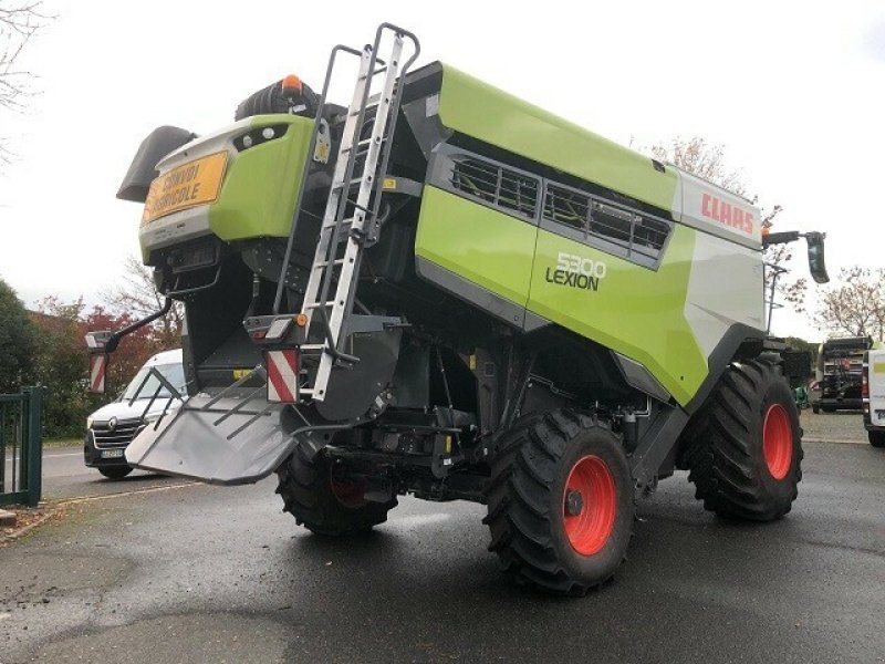 Mähdrescher van het type CLAAS LEXION 5300 LOCATION, Gebrauchtmaschine in Charnay-lès-macon (Foto 3)