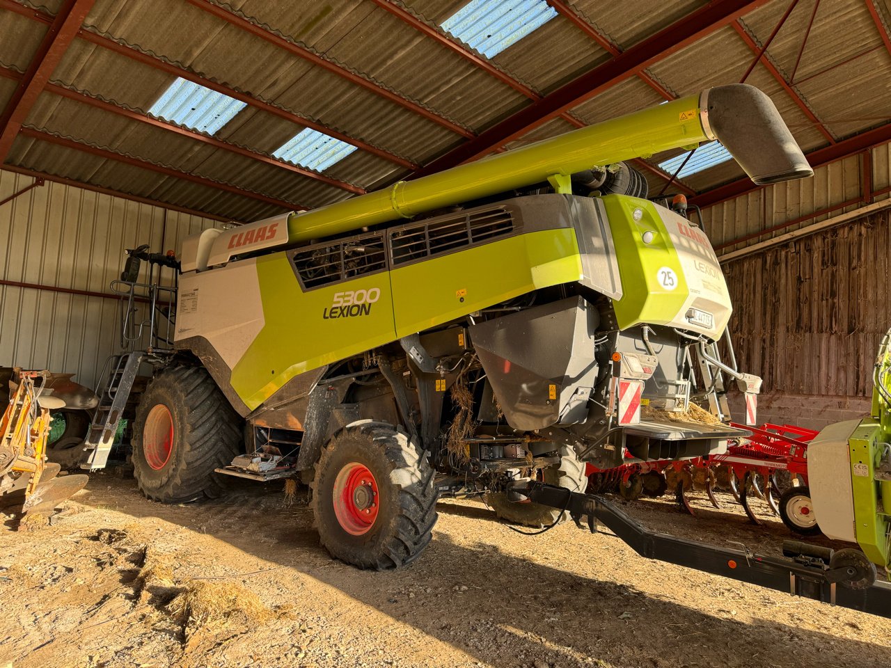 Mähdrescher van het type CLAAS Lexion 5300, Gebrauchtmaschine in CHATEAU PORCIEN (Foto 1)