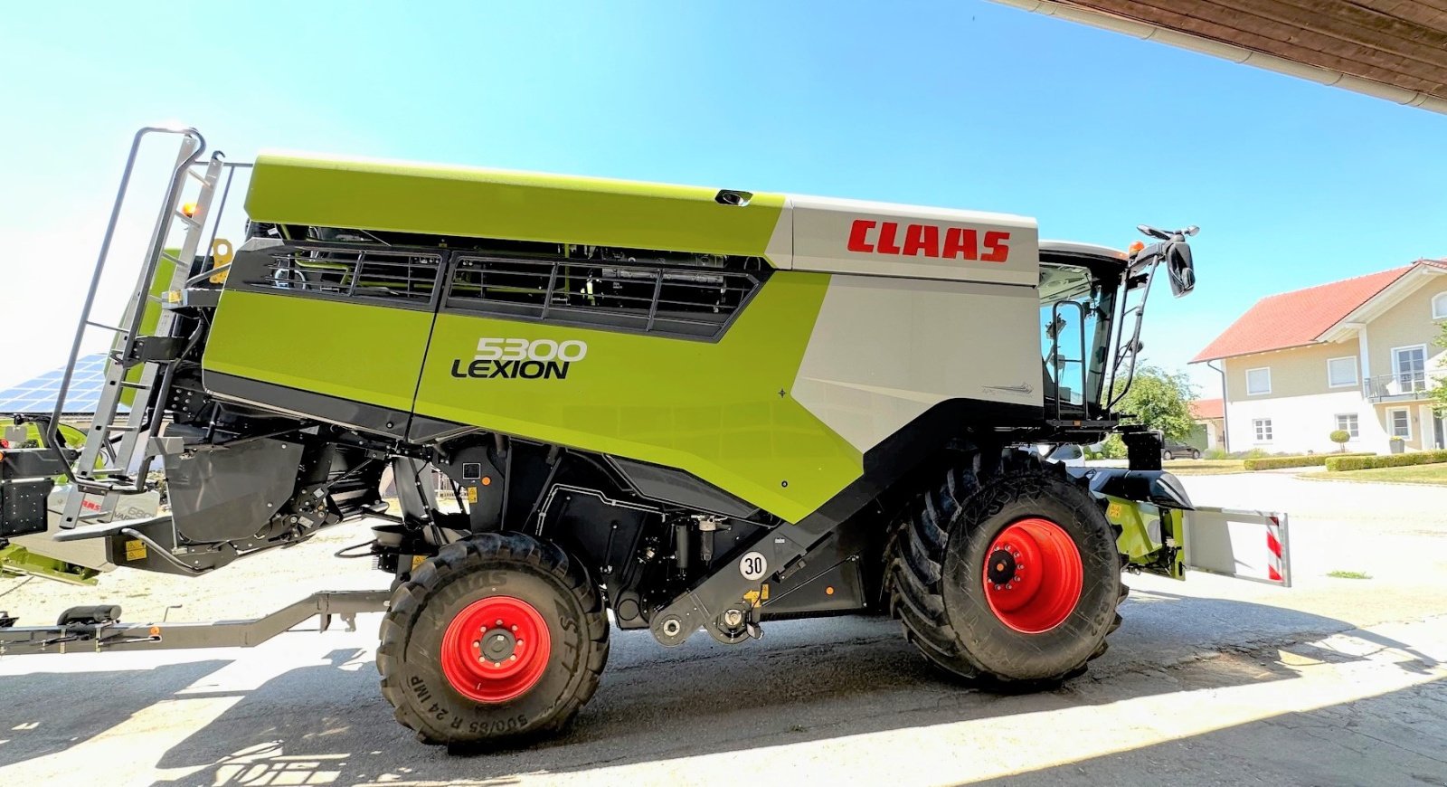 Mähdrescher des Typs CLAAS Lexion 5300, Gebrauchtmaschine in Pfeffenhausen (Bild 2)