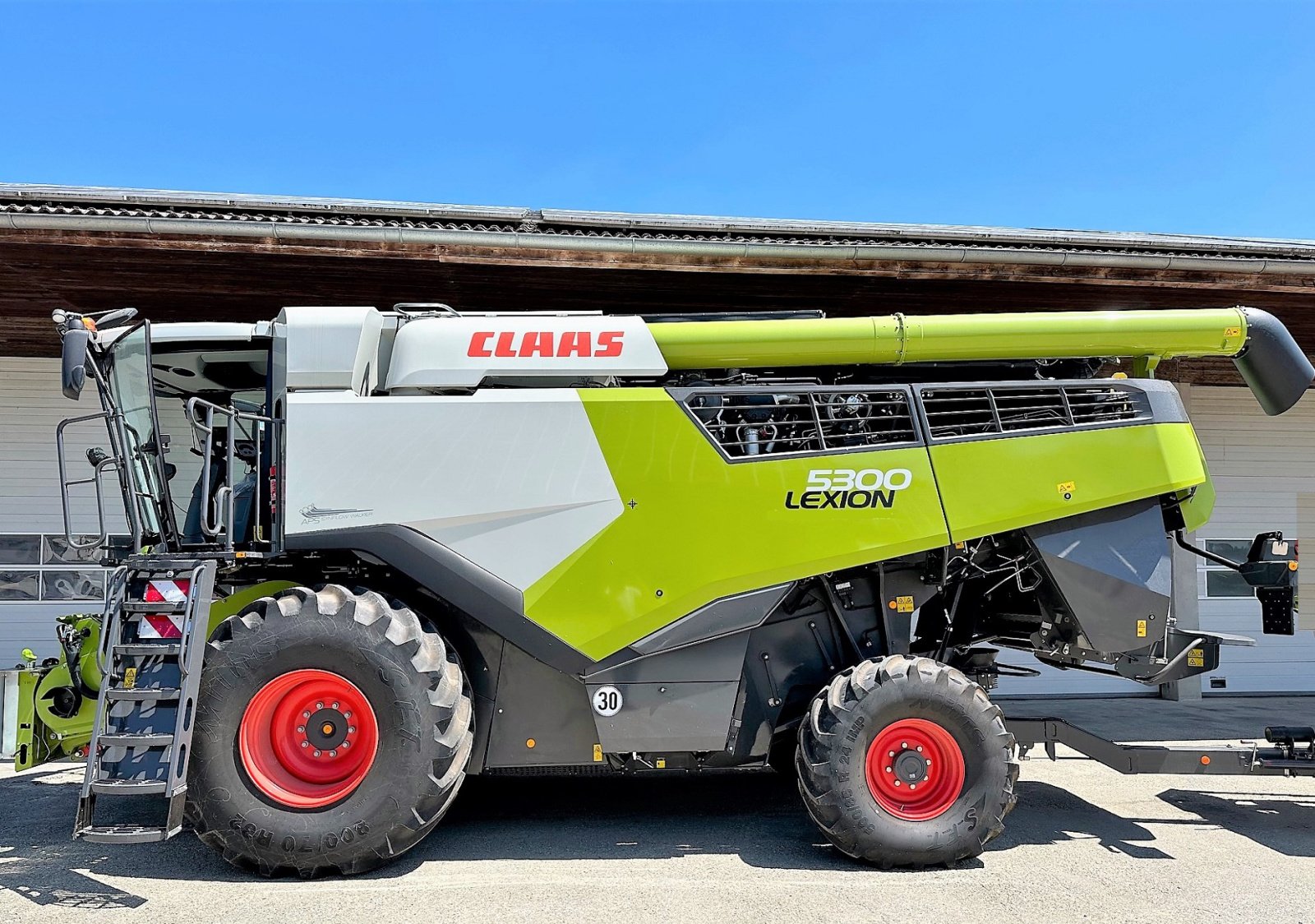 Mähdrescher des Typs CLAAS Lexion 5300, Gebrauchtmaschine in Pfeffenhausen (Bild 3)