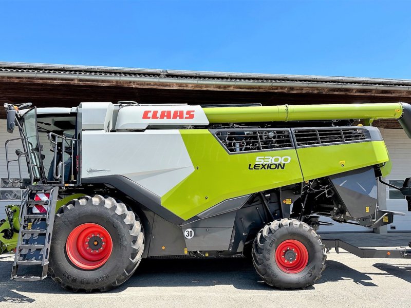 Mähdrescher des Typs CLAAS Lexion 5300, Gebrauchtmaschine in Pfeffenhausen (Bild 1)