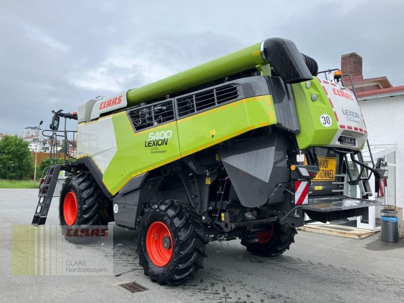 Mähdrescher des Typs CLAAS LEXION 5400 E5, Neumaschine in Altenstadt a.d. Waldnaab (Bild 4)