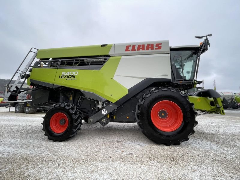 Mähdrescher des Typs CLAAS LEXION 5400, Gebrauchtmaschine in Birgland (Bild 2)