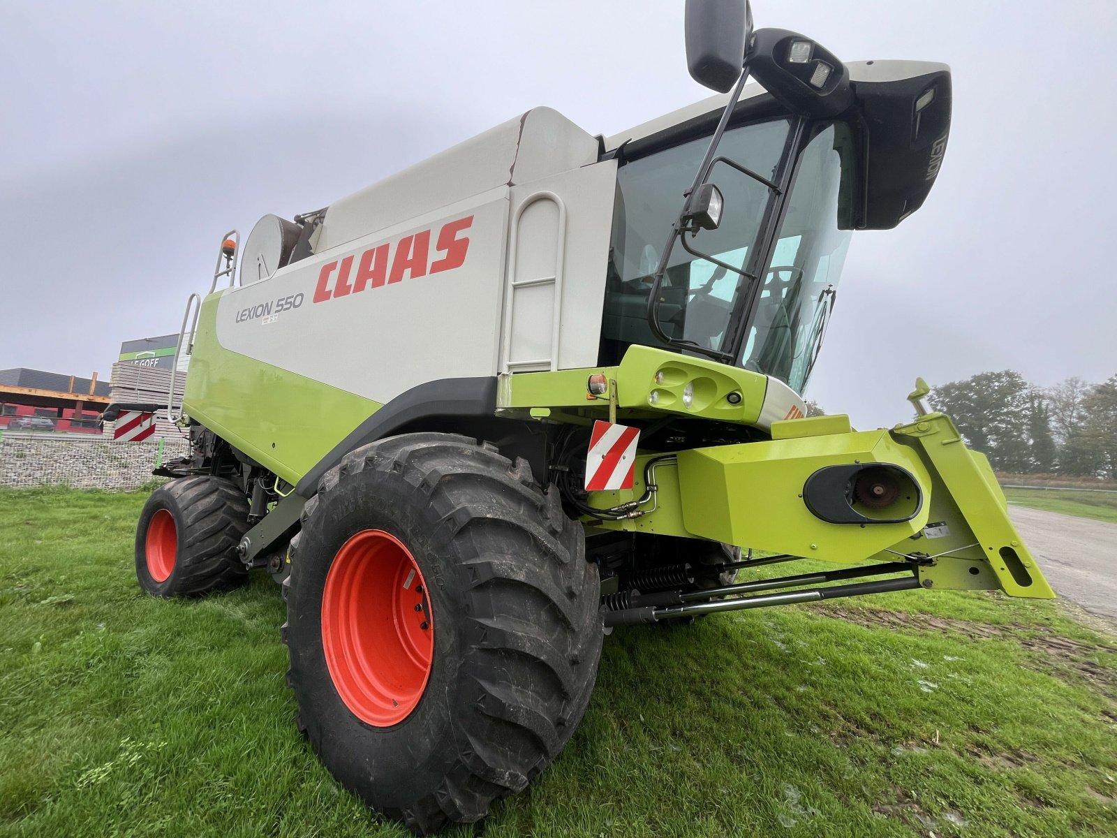 Mähdrescher του τύπου CLAAS LEXION 550 INTENSIVE, Gebrauchtmaschine σε PONTIVY (Φωτογραφία 3)