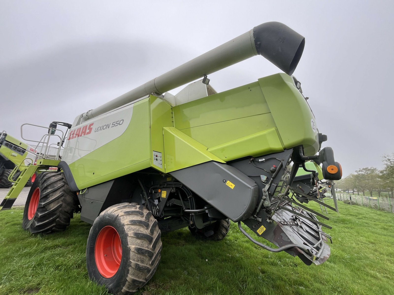 Mähdrescher del tipo CLAAS LEXION 550 INTENSIVE, Gebrauchtmaschine en PONTIVY (Imagen 4)