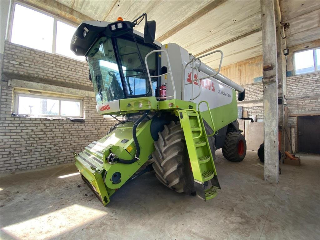 Mähdrescher tip CLAAS Lexion 550 Rigtig fin rystemaskine. Incl Skærebord og vogn. Ring til Ulrik på 40255544. Jeg snakker Jysk., Gebrauchtmaschine in Kolding (Poză 2)