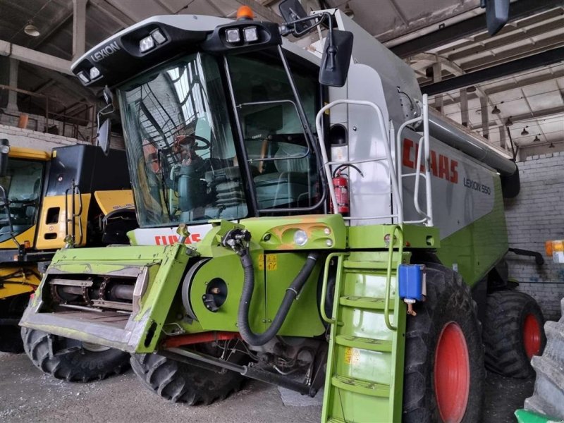 Mähdrescher of the type CLAAS Lexion 550 Ring til Ulrik for mere info på 40255544. Jeg snakker Jysk, tysk og engelsk., Gebrauchtmaschine in Kolding