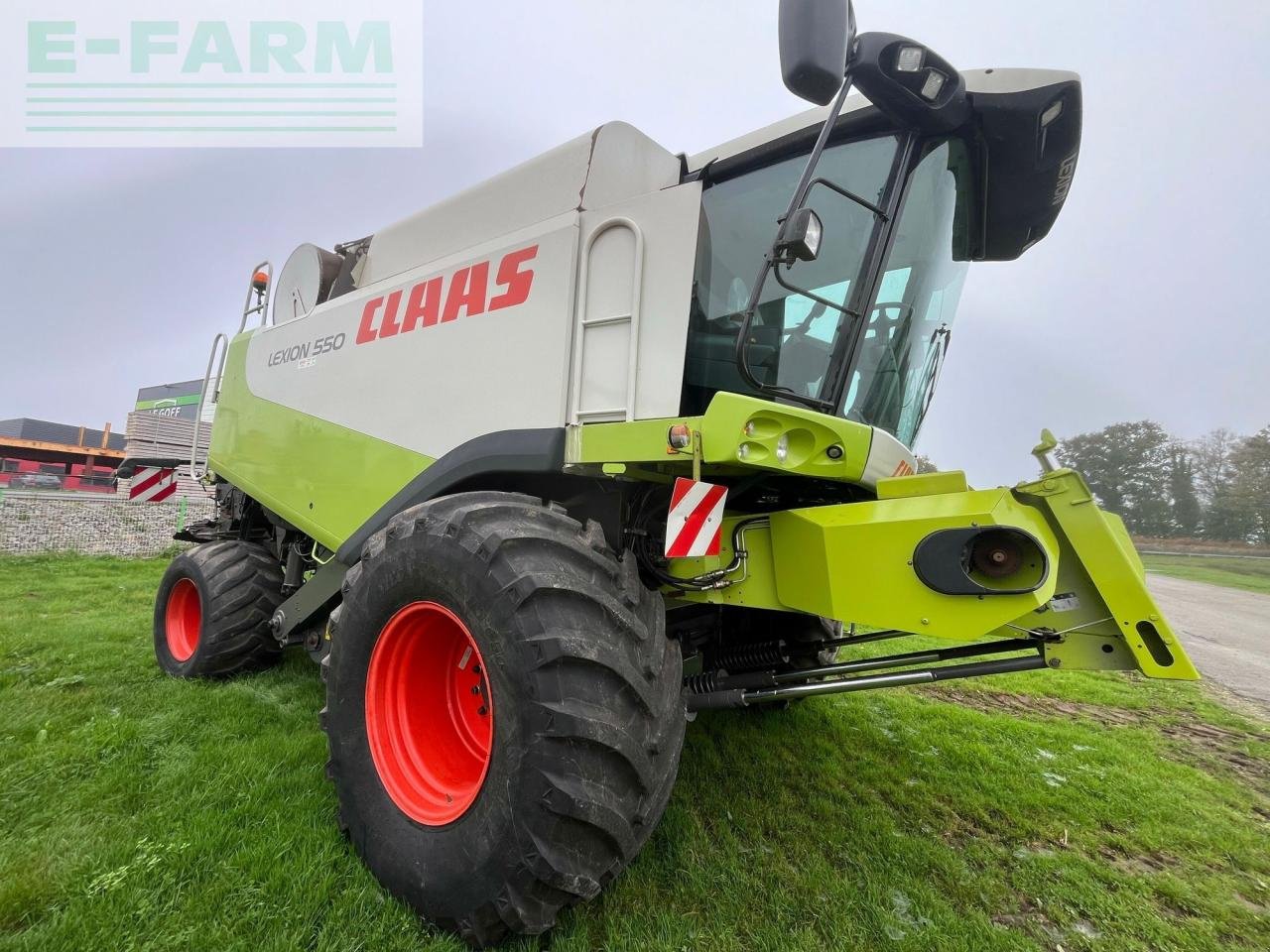 Mähdrescher del tipo CLAAS lexion 550, Gebrauchtmaschine In PONTIVY (56 - MORBIHAN) (Immagine 3)