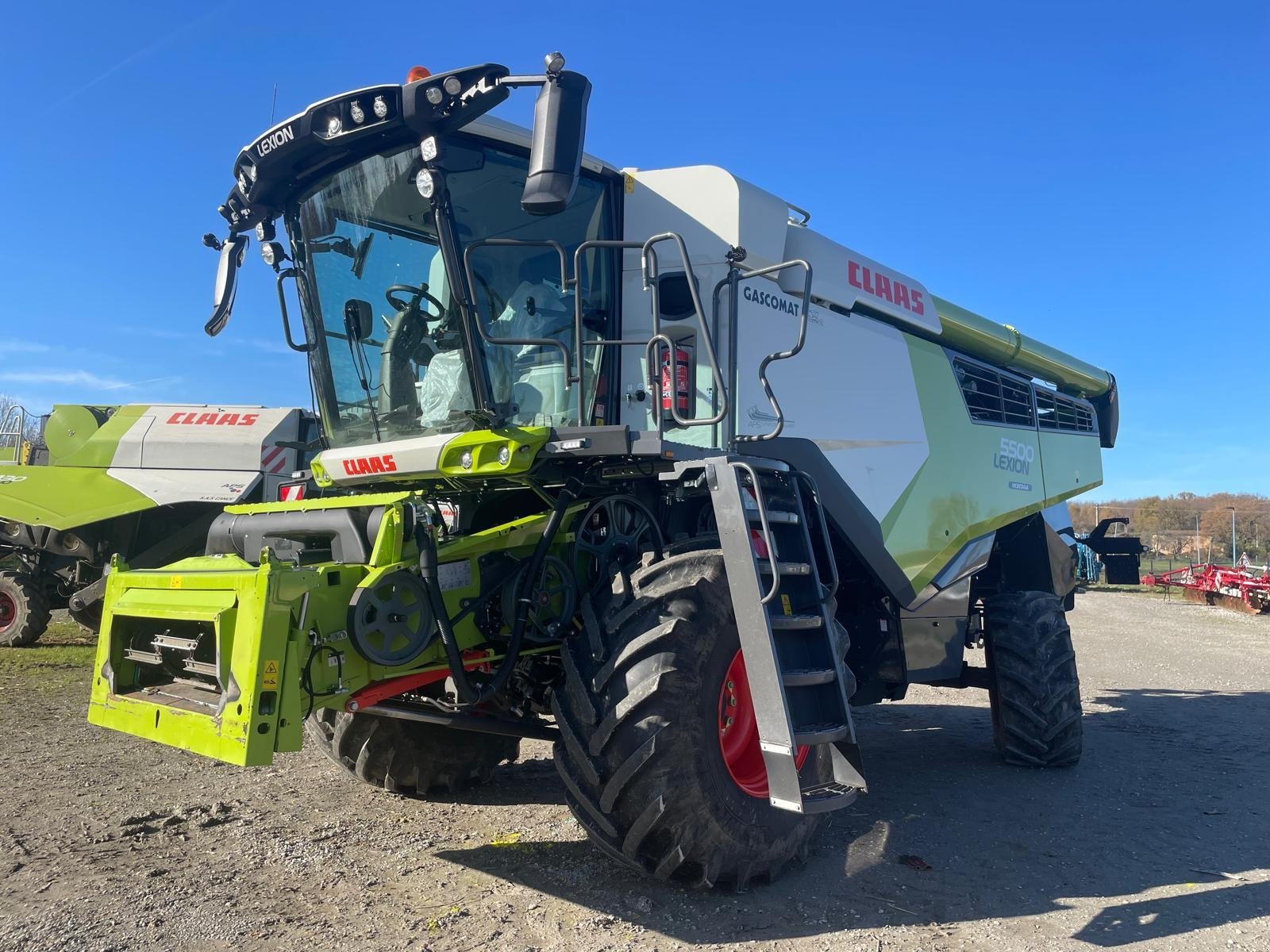 Mähdrescher van het type CLAAS LEXION 5500 MONTANA, Gebrauchtmaschine in SAINT GAUDENS (Foto 10)