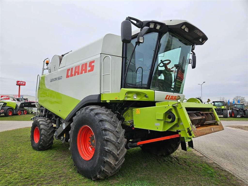 Mähdrescher tip CLAAS LEXION 560 4WD. INCL. CLAAS Vario V660 skærebord. Ring til Ulrik på 40255544. Jeg snakker Jysk, tysk og engelsk., Gebrauchtmaschine in Kolding (Poză 1)