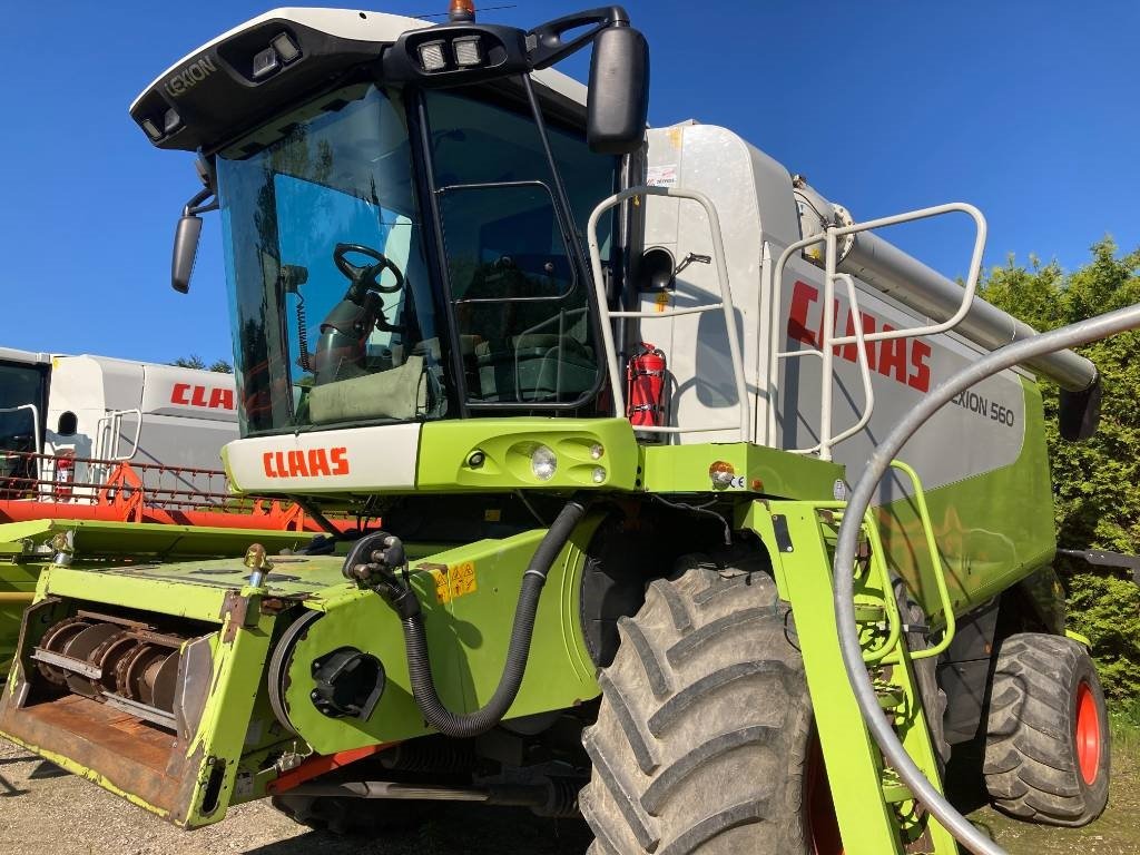 Mähdrescher des Typs CLAAS LEXION 560, Gebrauchtmaschine in Hinnerup (Bild 1)