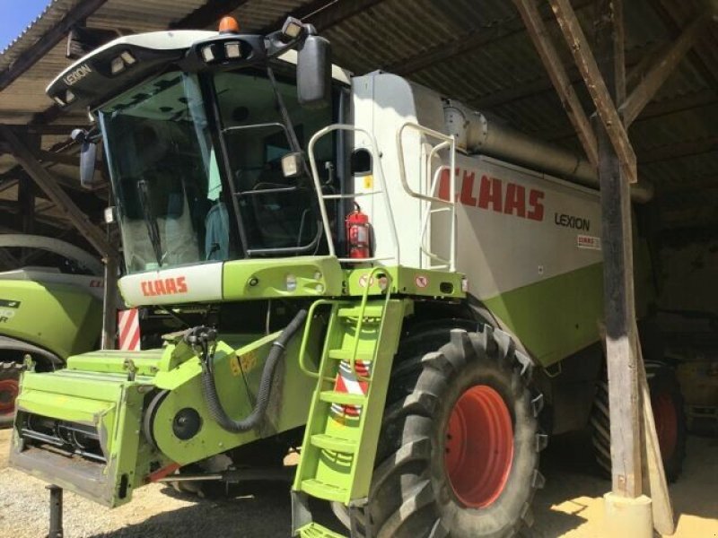 Mähdrescher des Typs CLAAS LEXION 560, Gebrauchtmaschine in Charnay-lès-macon (Bild 1)