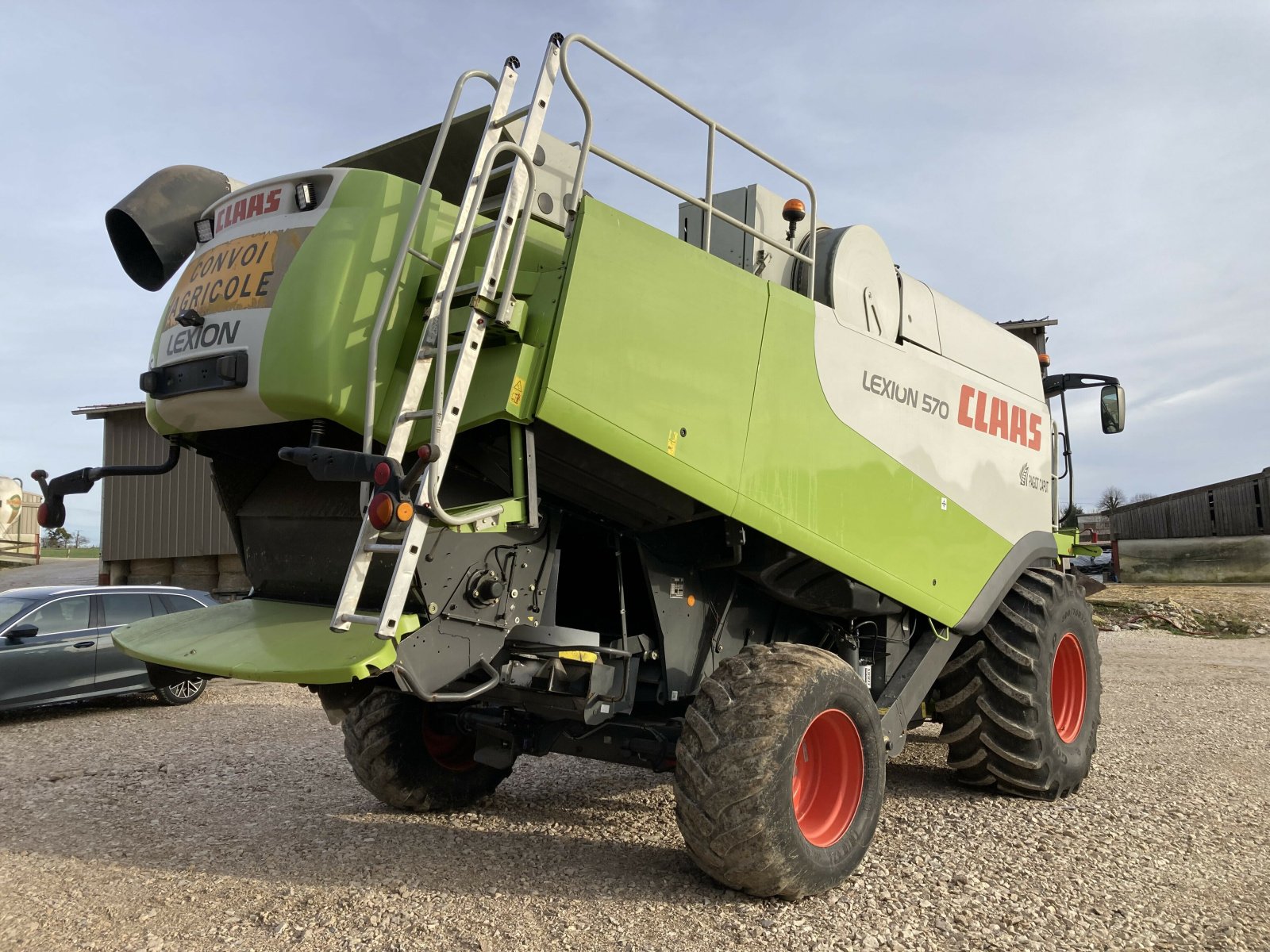 Mähdrescher des Typs CLAAS LEXION 570 INTENSIVE, Gebrauchtmaschine in NOGENT (Bild 3)