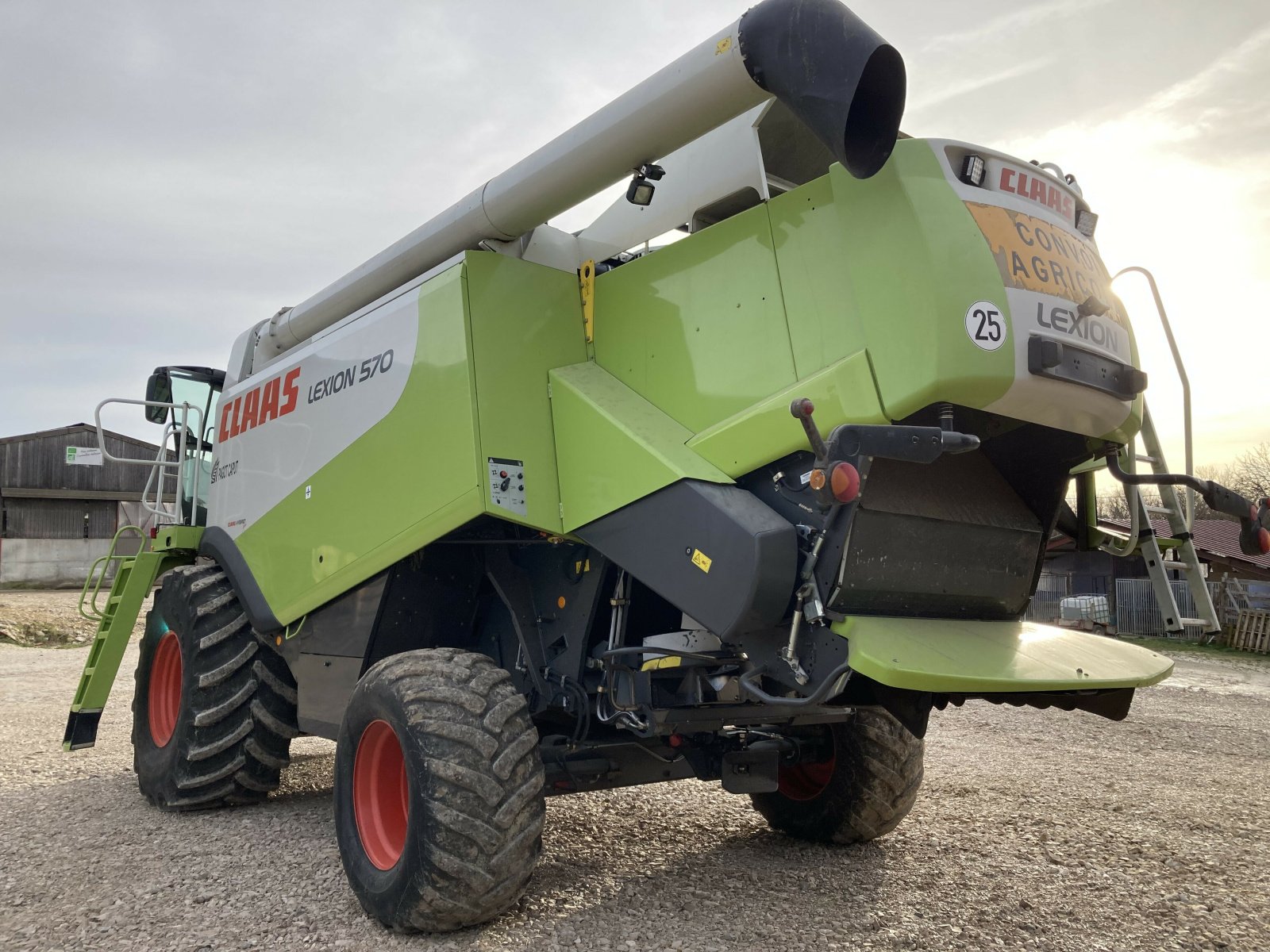 Mähdrescher typu CLAAS LEXION 570 INTENSIVE, Gebrauchtmaschine w NOGENT (Zdjęcie 2)